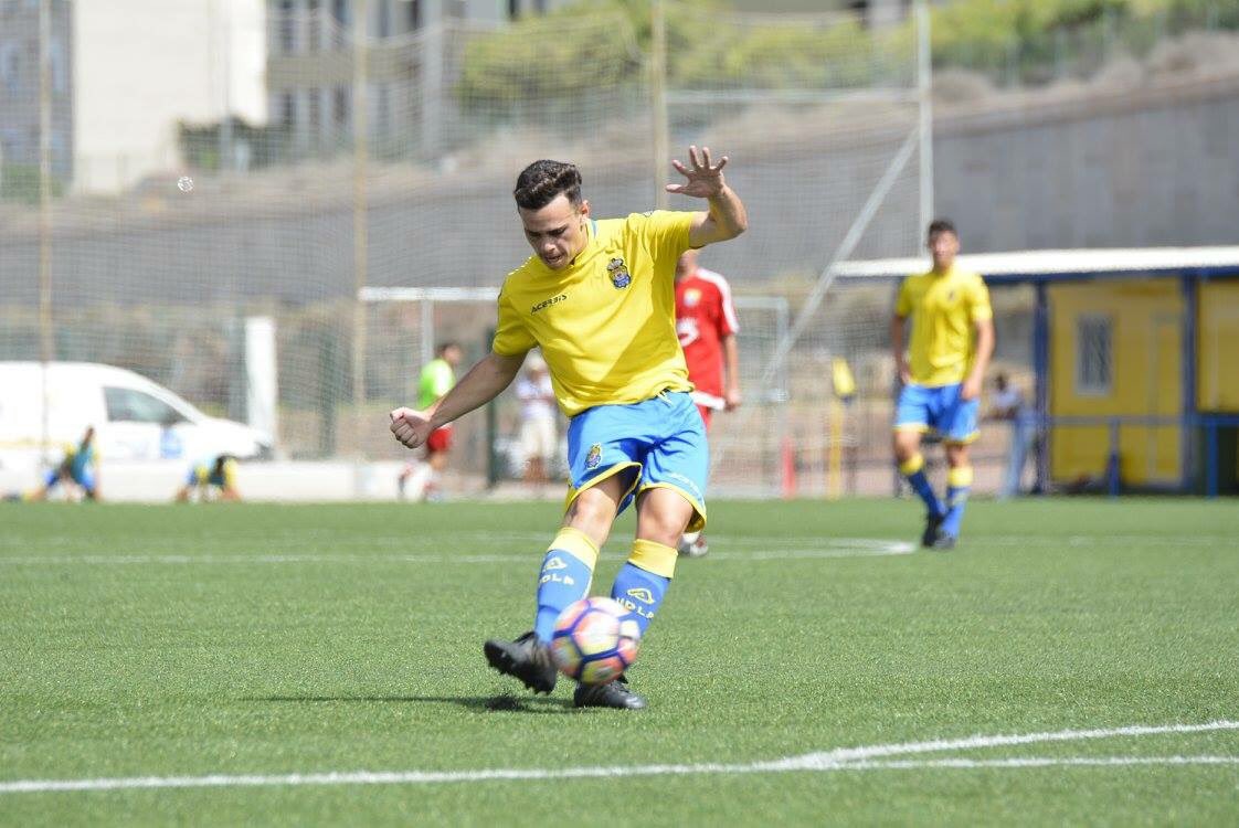 Acaba mi etapa en la <a href="/UDLP_Oficial/">UD Las Palmas</a> después de cuatro años, gracias a todos lo integrantes del cuerpo técnico por sacar lo mejor mi <a href="/Joserrarmas/">Jose Ramón Armas</a> <a href="/juan_ger83/">Juan Germán Jiménez Suárez</a> Sergio <a href="/ffalcondiaz/">Félix Falcon</a> y <a href="/ftrumor/">Fran Trujillo</a>  y sobre todo, a cada uno de mis compañeros y amigos , hasta pronto !! Pío Pío 💛💙