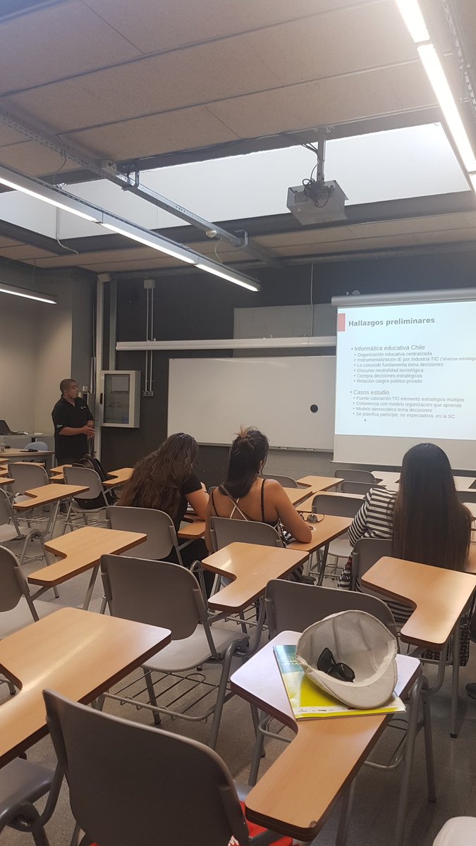 #VencuentroYIIjel expone Edgardo Astete en la mesa 1 educación y organización educativa "Uso de software libre y de código Abierto por organizaciones de educación pública primaria y secundaria en España"