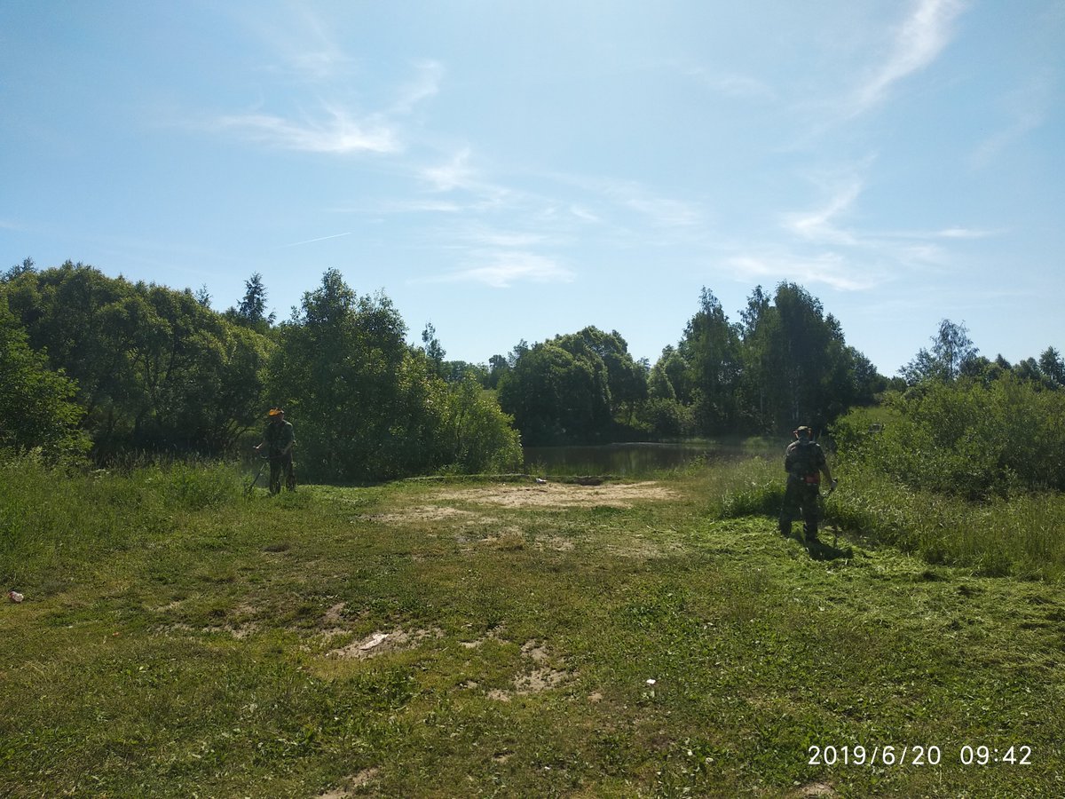 На территории Парского сельского поселения ведутся работы по обкашиванию противопожарных водоемов.