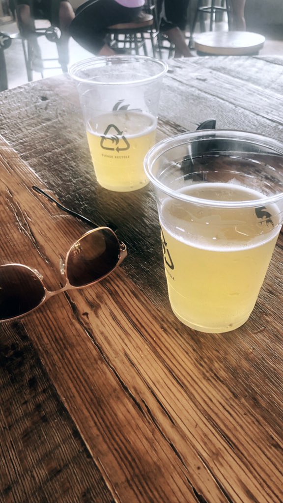 BeSoStyle's tweet photo. Summer vibes. 🌸💙🍺
#summer #summertime #summervibes #outdoordecor #photostylist #propstylist https://t.co/swvYjaQIf6