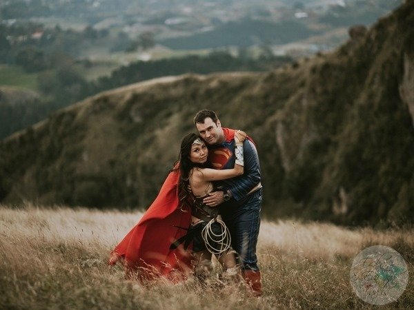ErikaToh's tweet photo. Better late than never; Our Superman &amp; Wonder Woman-Inspired Engagement Photoshoot in New Zealand ➡️ https://t.co/svJjIwqeFe @GalGadot 💪🤟😘 https://t.co/xkYIQBPfo1