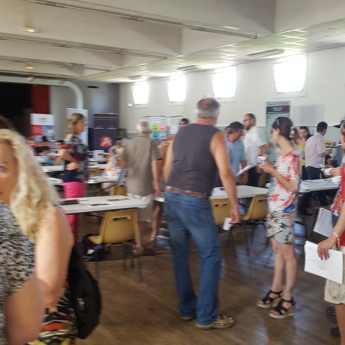 Le forum emploi de Villersexel. Une première et une réussite organisée par la ML PE et la communauté de commune. 2 h de rencontres, 15 entreprises locales et de nombreux demandeurs d'emploi.