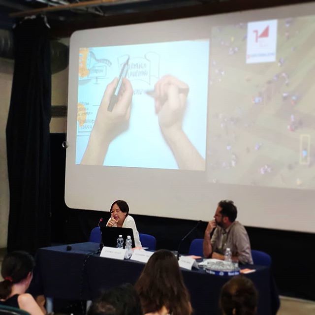CaseQuartiereTo's tweet photo. È il momento di Alessandra Vaccari che ci parla della ricerca di un modello di valutazione d'impatto sociale e l'esigenza di un cambiamento locale: l'esperienza di @arcobalenocooperativasociale  e Rete 14 Luglio 🔝
.
.
.
.
.
#retecasedelquartiere #vis… https://t.co/nGr04JM7gw https://t.co/5aJMfG5fmi