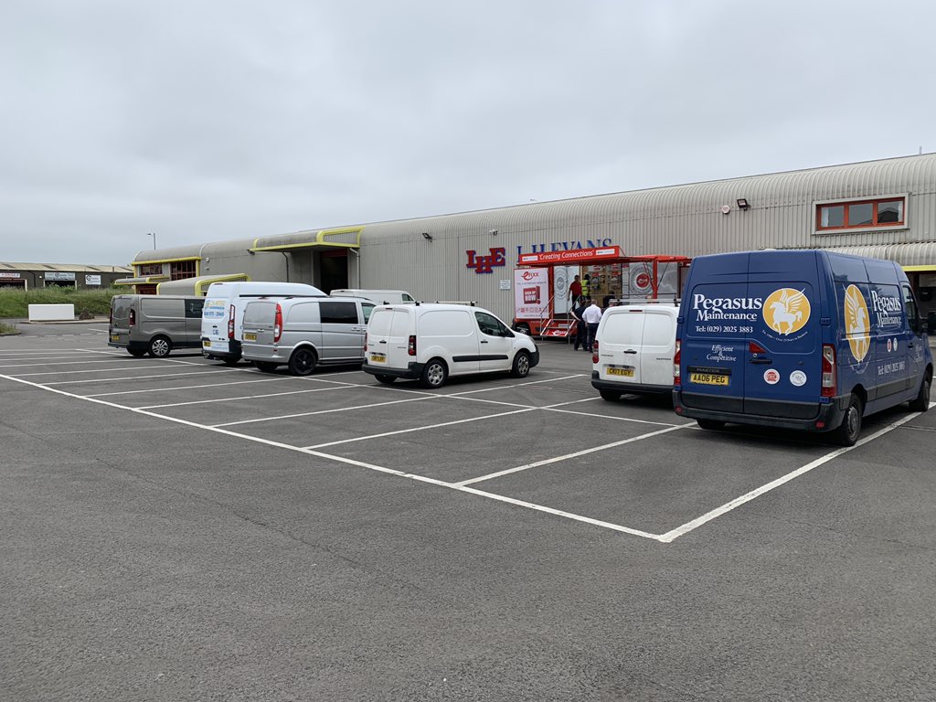 efixx247's tweet photo. Like a heard of wildebeests gathering round a watering hole, the #electricians vans line to watch the #ApprenticeWall contestants. Thanks to @lhevansUK for hosting us this am - next stop #Reading https://t.co/bllvWfqPpk