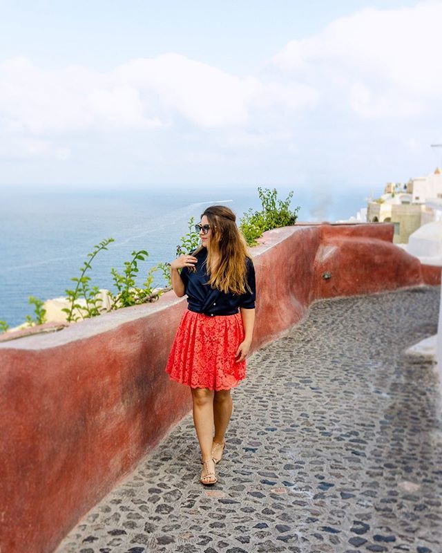 Beatriz_Lab's tweet image. That no line between sea and sky 😍 #santorini Lo mejor de Santorini es poder visitarla temprano, así evitamos filas de gente por estrechas calles, y esta foto es de antes del desayuno 😋 #hm #hmxme ift.tt/2Yihrig