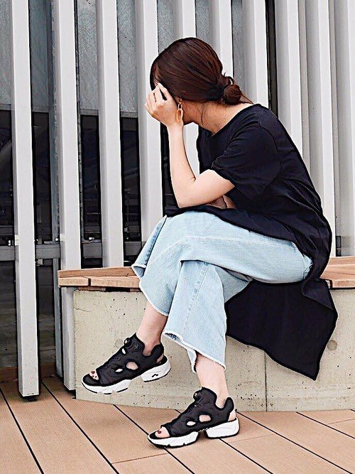 Reebokのポンプフューリーサンダルで人気のTシャツワンピースのコーデも、おしゃれ見えが叶います❤︎
