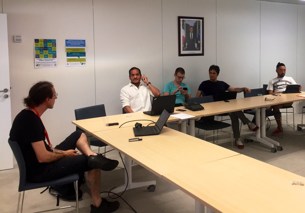 Etalab's tweet image. Aujourd’hui @GaelVaroquaux a présenté à l’équipe le projet @scikit_learn : une libraire open source pour le machine learning qui réunit une communauté de milliers de contributeurs #OpenDataScience