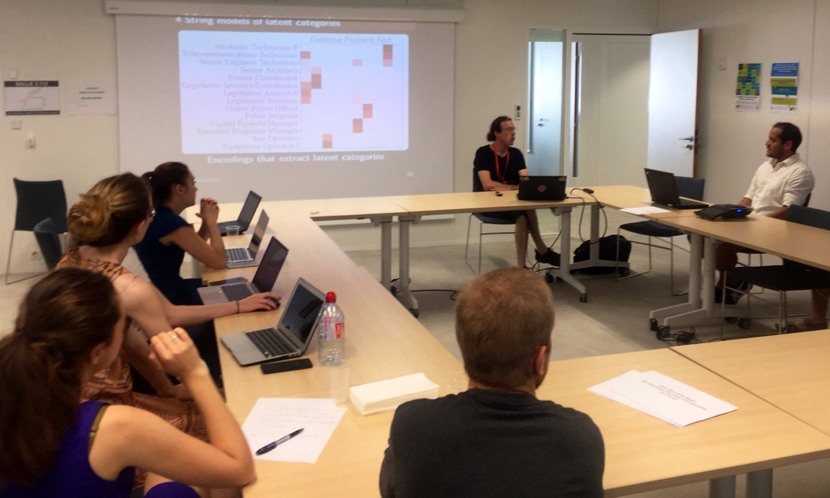 Etalab's tweet image. Aujourd’hui @GaelVaroquaux a présenté à l’équipe le projet @scikit_learn : une libraire open source pour le machine learning qui réunit une communauté de milliers de contributeurs #OpenDataScience