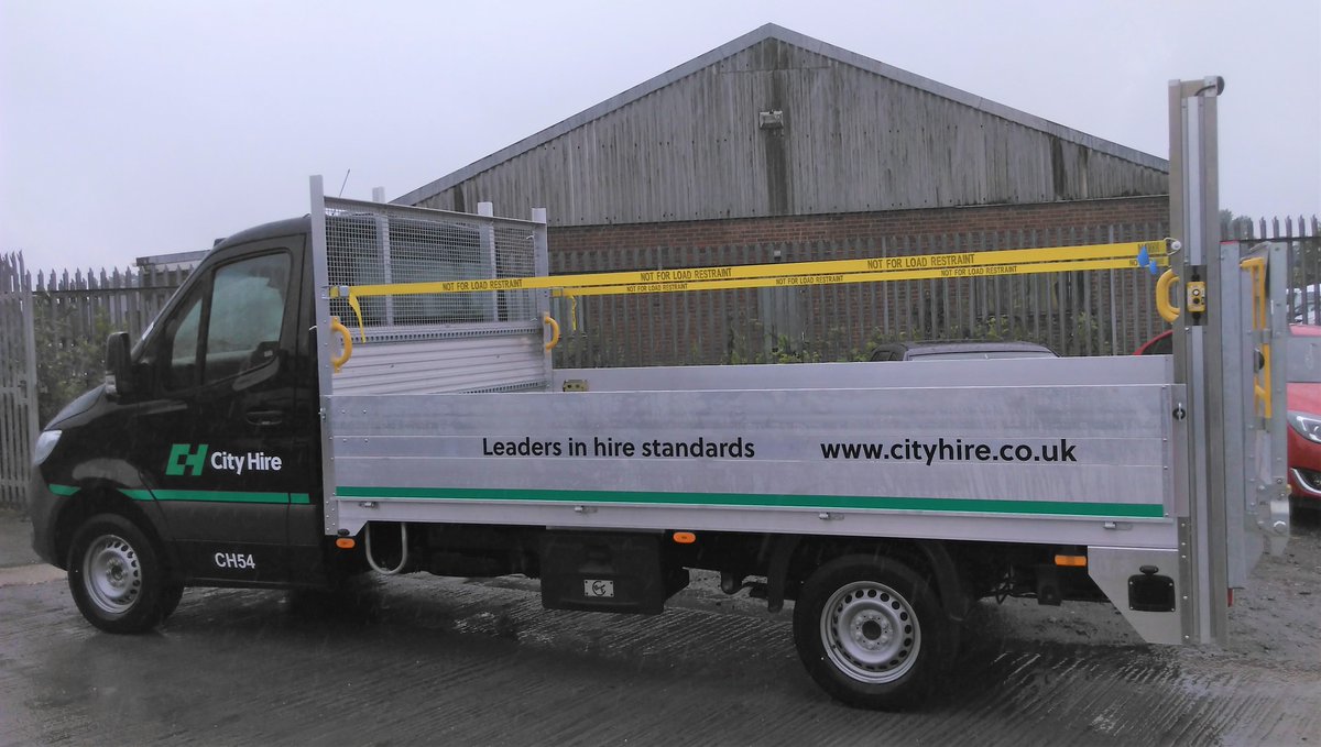 mwhullltd's tweet photo. Thanks to @Asset_Alliance & City Hire
Mercedes Sprinter Drop side with DEL 500kg column tail lift with fold away safety gates. Side access to the body with steps and grab handles
Livery by @MWGraphicsHull
@MBVansUK #Sprinter #Dropsider #ColumnTailLift @HiabOfficialUK https://t.co/RdI4MQVgJP