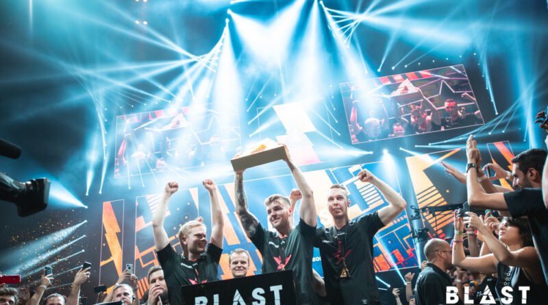 SlashEsportdk's tweet photo. Officielt: @BLASTProSeries  kommer igen til Royal Arena.

https://t.co/W2Z4pXWEgw

#esportdk #csgo #globaloffensive #royalarena #danishcorner #tothestars https://t.co/ifIAvUUgpj