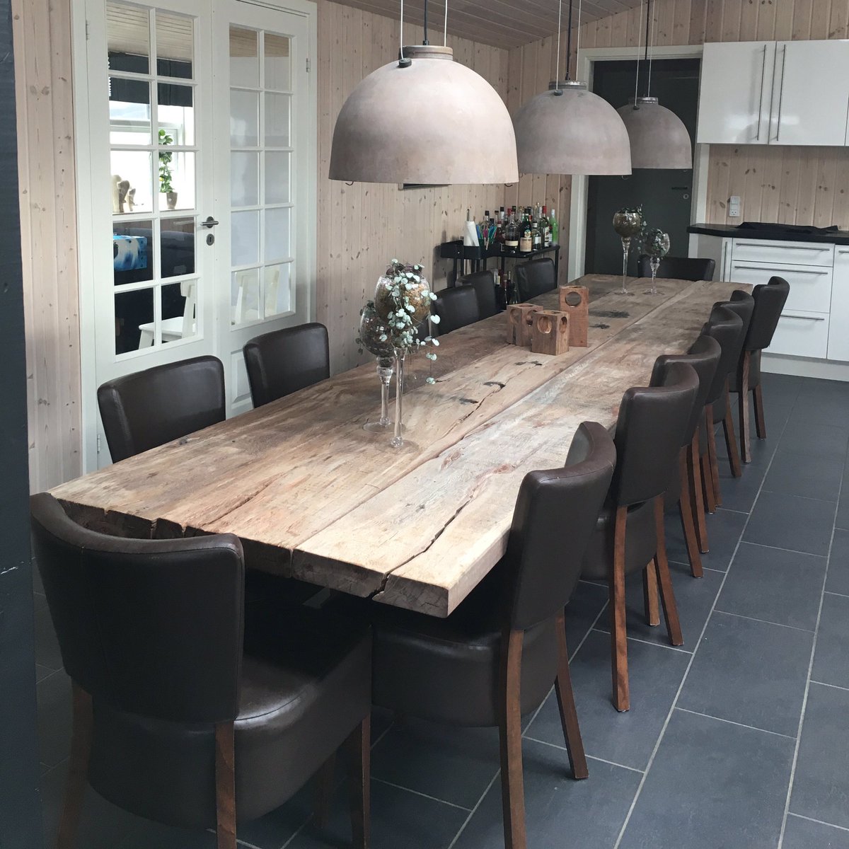 Thorsdesign's tweet photo. Gaia plank table in a holiday house in Denmark. We are obsessed with the rustic details 👌🏻 #sustainable #recycling #thorsdesign #planktable https://t.co/8CDbcLVqrG