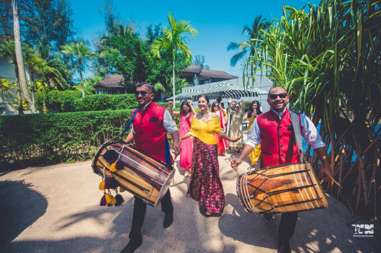Wedding_Carpet's tweet photo. Planning a destination wedding to awe your guests? #Phuket is your answer.

Consult us Today at +91-9108654426 or Visit https://t.co/uBLIHDanoM

PC: weddingnama

#phuketphotographer#wedding #beachwedding #weddingdress #weddingphuket#bridehairstyle https://t.co/zgZGUDWRxk