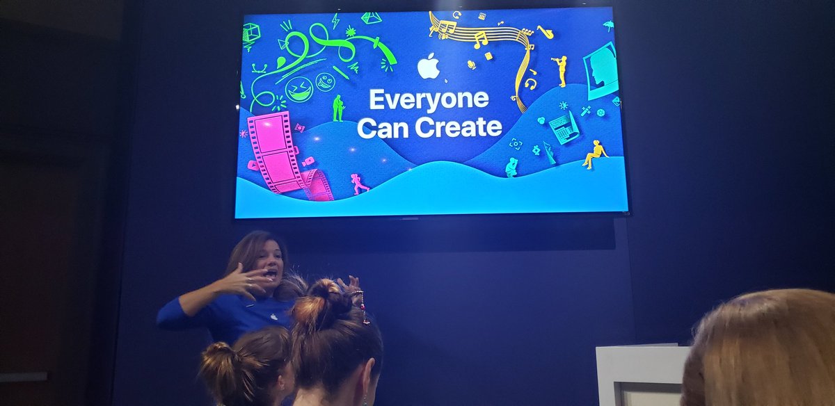 MrsRicklis's tweet photo. Got into the @AppleEDU pop up classroom #iste19 https://t.co/o6ULzQAanR