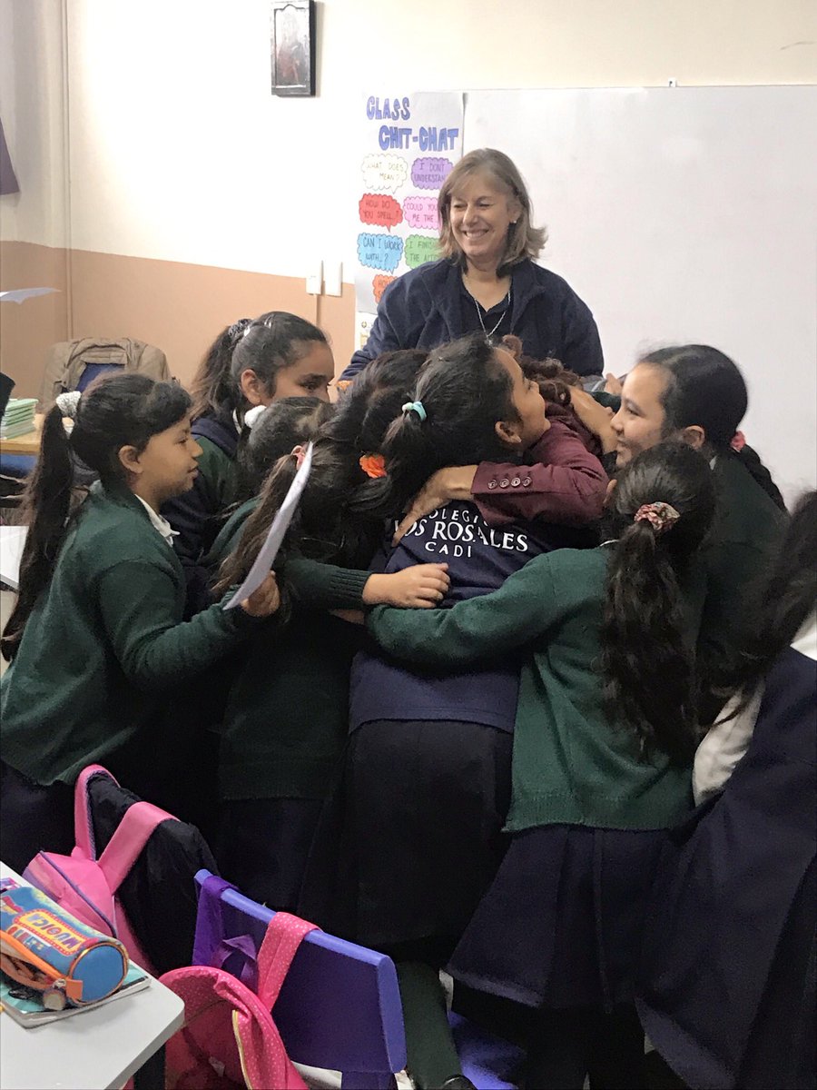 Casavalle :: Inolvidable experiencia para las niñas del ColegioLos Rosales. De la mano de <a href="/Reaching_U/">Fundación ReachingU</a> recibieron a la artista🇺🇸🇺🇾 Kristen Visbal #FearlessGirl 
“Pueden ser y hacer todo lo que imaginen. La vida no te debe nada,tu tienes que crear tus propias oportunidades”