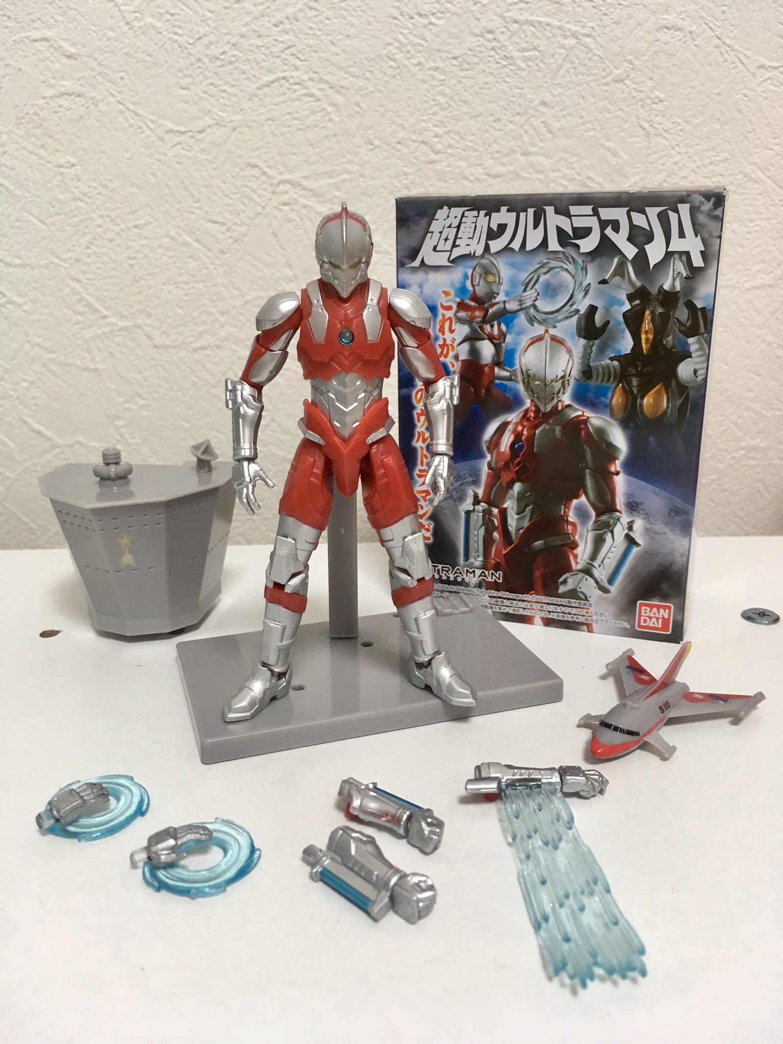 Twitter 上的 ゼトkオン 超動ウルトラマン4より Ultramanと拡張セット1を購入 拡張セット3以外は売り切れという店が多い印象 Ultraman 小さいけどかっちり作られてる ただし可動は 超 って程動かず メリハリのあるポーズは苦手 表面の胸部が塗られておらず