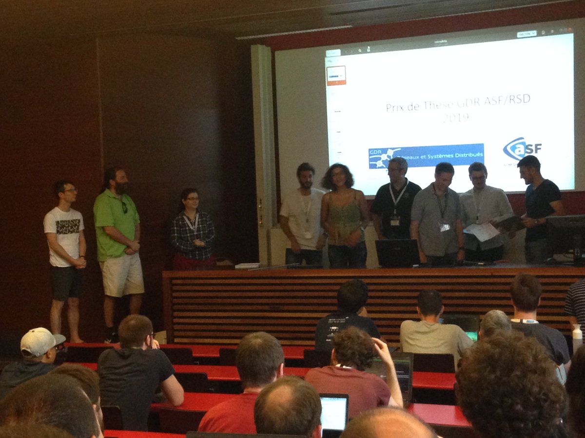 flemouel's tweet photo. Remise des prix des thèses RSD #Compas2019 #Rescom2019 https://t.co/YDYSGqOl8t