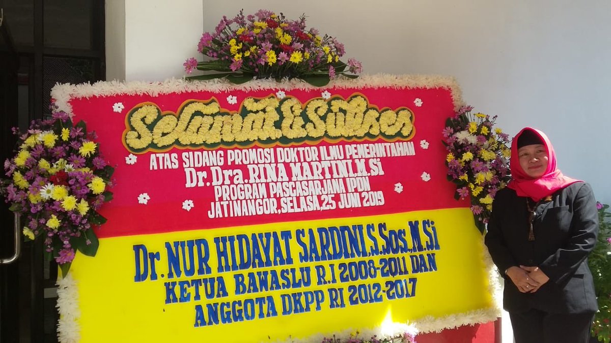 Selamat dan sukses atas sidang promosi Dr. Rina Martini, MSi (bendahara PC AIPI Semarang), dalam bidang ilmu pemerintahan, di Program Pascasarjana, IPDN Jatinangor, Sumedang, 25 Juni 2019. • | <a href="/nurhidayatsardi/">Nur Hidayat Sardini</a> <a href="/humas_ipdn/">humas ipdn</a>