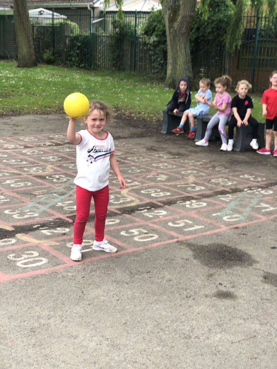 JamesBrindleyPS's tweet image. Reception playing dodgeball 🎾 #MoveQuickly #LotsOfFun