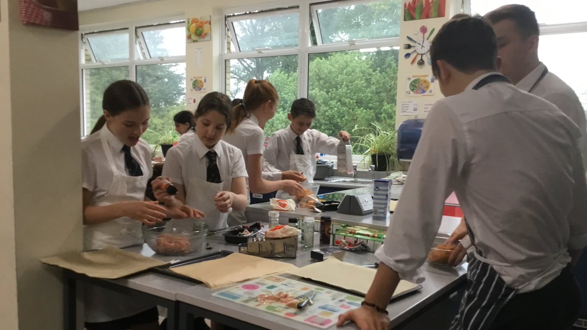 Tranby_school's tweet photo. A wonderful day of cooking &amp; creating in yesterday's Sustainability Day for pupils in Year 8.

@HCS_Art @HCS_dt @HCS_Food 

https://t.co/9U1r084OqZ

#sustainability #fairtradeproducts #localfarmers #freerange #designtech #foodtech #art #creative #educationwithcharacter #HCSYear8 https://t.co/mSoZ6aJrv0