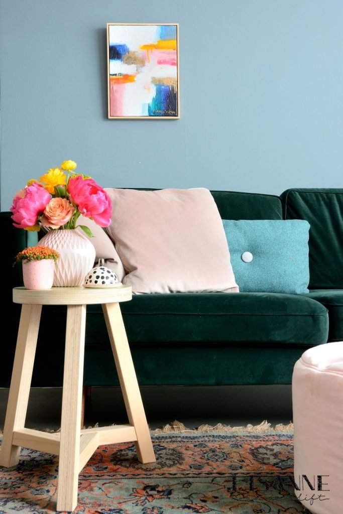 passielflora's tweet photo. Met de felgekleurde besjes van Nertera geef je kleur aan je interieur. Voor een subtiel kleuraccent combineer je dit kleurige plantje met zachte pastellen. Schattig toch? #cadeautip https://t.co/0oQMPk040y