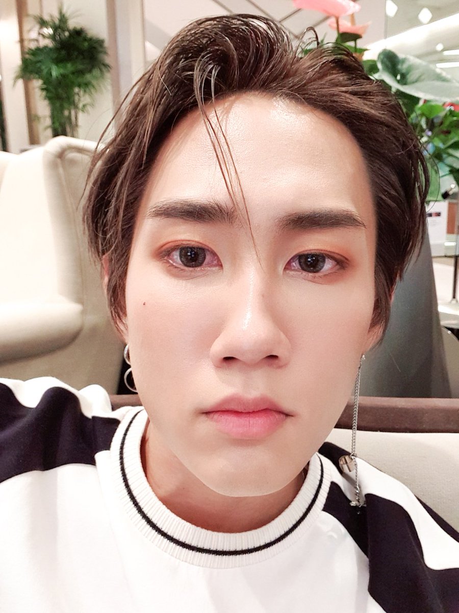 captain2541's tweet photo. เซลฟี่ หน้าบึ้ง หน้าเด๋อ หน้าง่วง หน้า��ฟียซ https://t.co/rTDUK78mHF