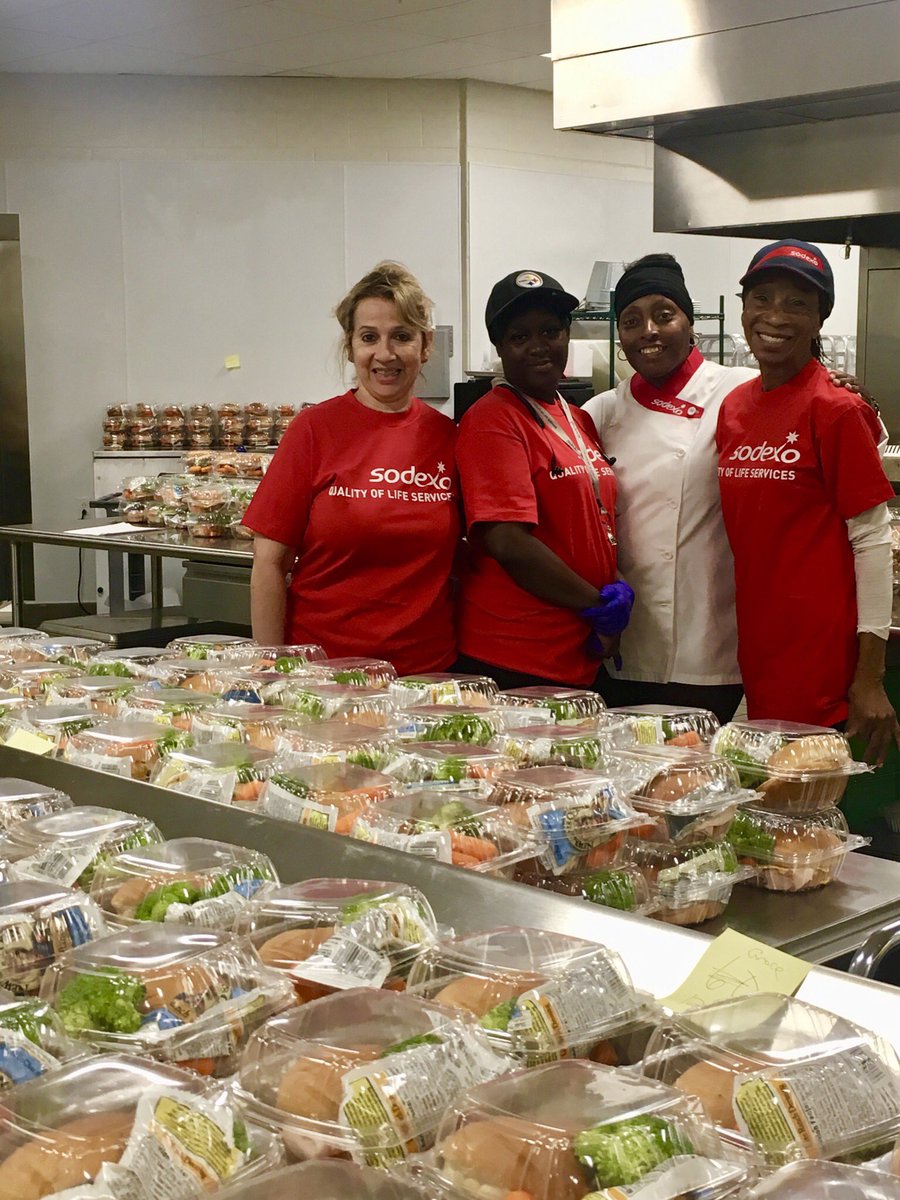 ChefUlysse's tweet photo. This summer has been awesome. I am blessed and thankful for these amazing ladies. They come and make 1,000 meals everyday to feed the kids @YMCAMemphis. What partnership to be part of this program and make a difference. @StopHungerUSA @Mindful_Sodexo @cville_schools  @CHSDragons https://t.co/DuheCToiwJ