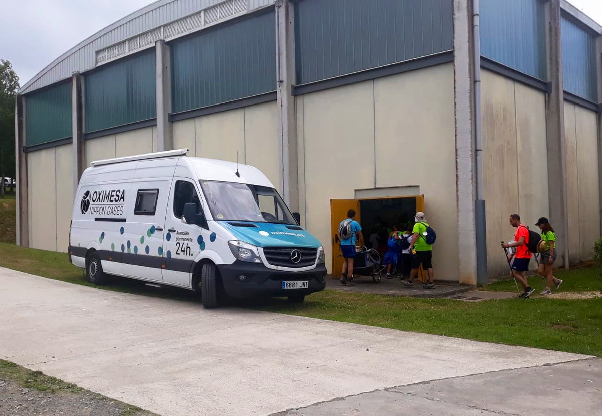OximesaNG's tweet photo. Llegada a #arzua de la expedición @asoc_avoi camino a #Santiago. Orgullosos de nuestro equipo que “vigila”y asegura el suministro de #oxigeno medicinal y otras necesidades logísticas. Gracias #Inda con profesionales como tu todo es más sencillo https://t.co/nLF5s6hafT