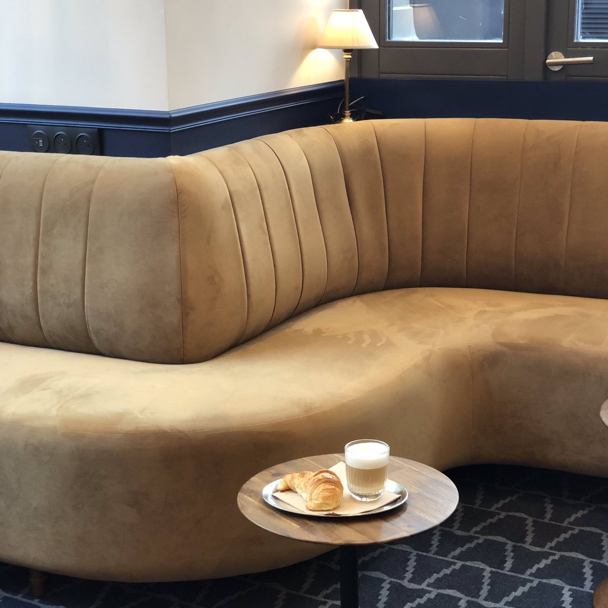 À vous qui voyagez, qui rêvez d’un salon tranquille pour travailler, prendre un café... le bon plan s’appelle Bonport. Un lounge en gare de Lille Flandres. Accessible à tous... Premier espace du genre et c’est top !
