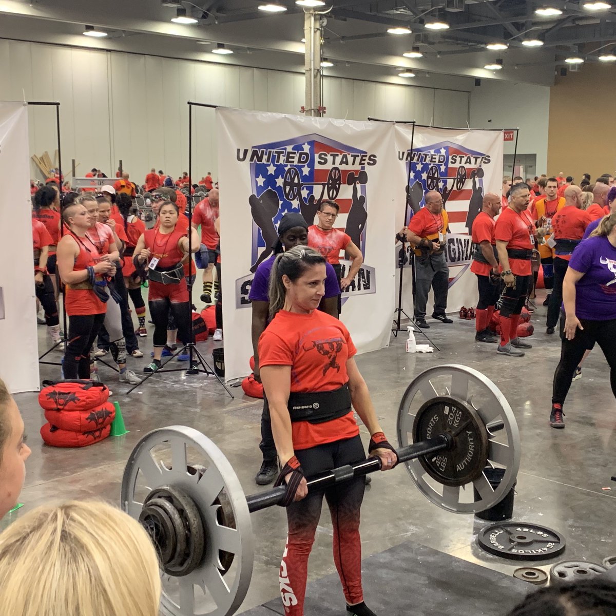 Tag your favorite deadlifting partner! 🙋‍♀️🙋‍♀️