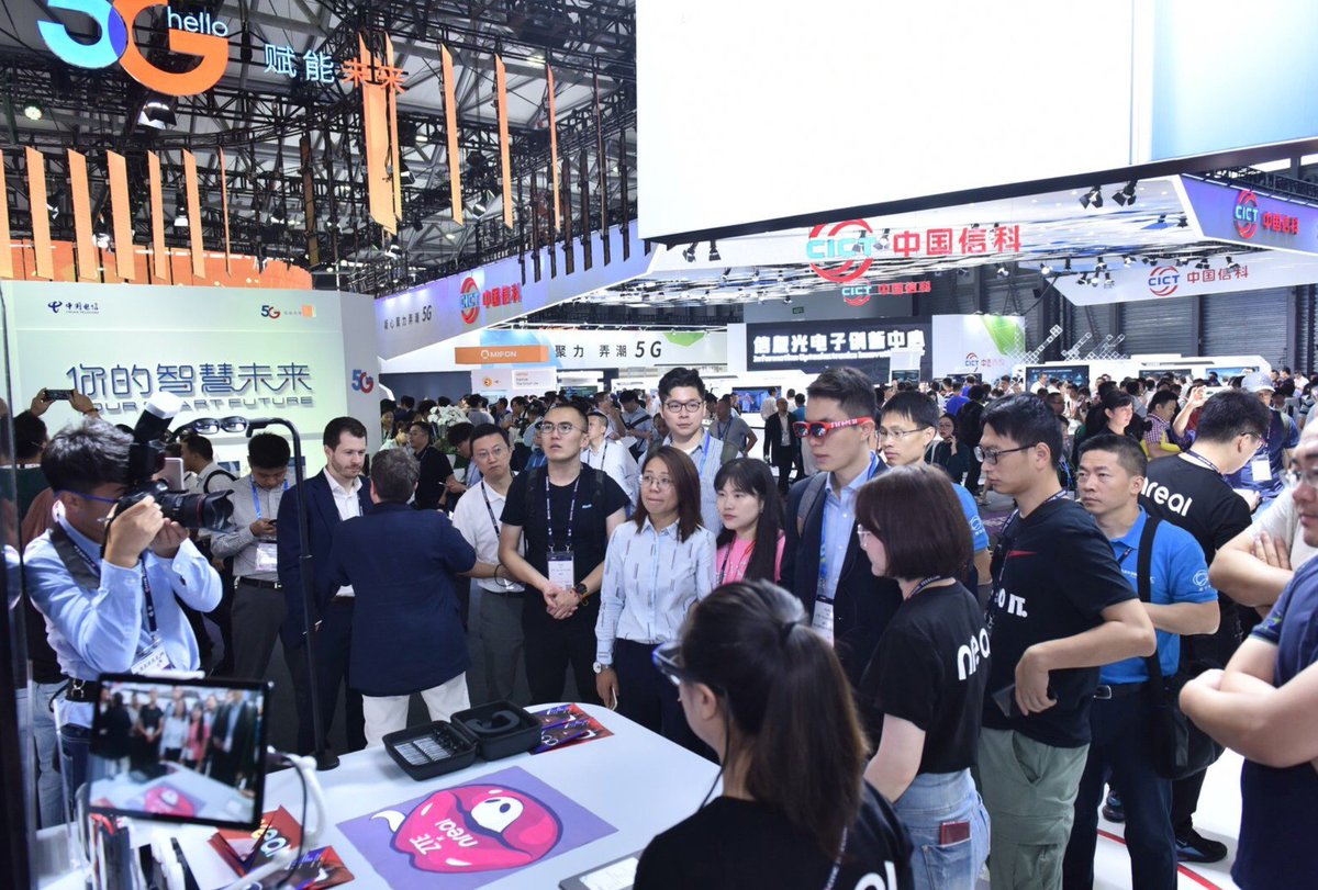 XREAL_Global's tweet image. Another great turnout at #MWC2019 Shanghai! 
Next Stop (tomorrow) ✈️ 👉 #KDDI Tokyo 🇯🇵

#Nreal #MixedReality #MR4all