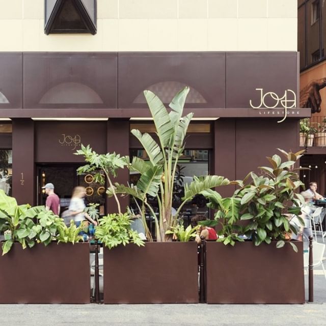 J-1 avant la Crossover Love Brazil ! Demain, tu danseras avec @craig_ouar sur la Place du Pin, chez <a href="/joyalifestore/">JOYA Lifestore</a> 💃 Avec le début des chaudes soirées, le thème brésilien était tout trouvé ! Tu invites tes amis pour l'afterwork de la semaine ? L'entr… ift.tt/2X6q3Mq