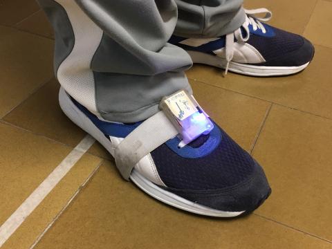 ScuolaSantAnna's tweet photo. #SmartWalk è il dispositivo indossabile di piccole dimensioni contro il peggioramento cognitivo delle persone anziane: la stimolazione fisica si affianca a quella cognitiva. Pubblicato il paper dei ricercatori dell'Istituto di #BioRobotica @ScuolaSantAnna
https://t.co/ieCab1MTI6 https://t.co/DBKoFK2iFt