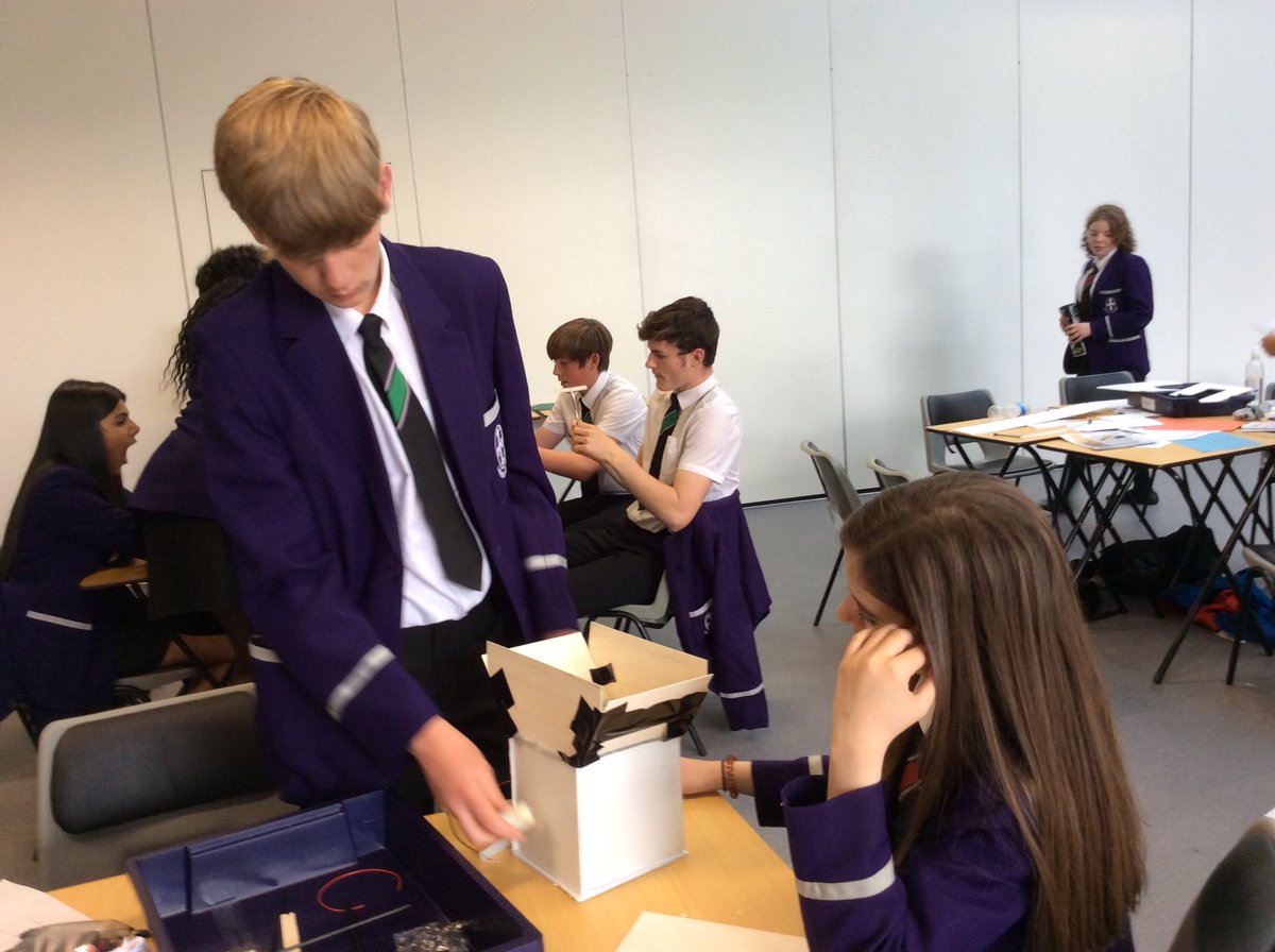 sthildaschem's tweet photo. STEM crest award &amp; lots of fun, imaginative science #STEMday #science #crestawards https://t.co/O7VFc2Sa0s