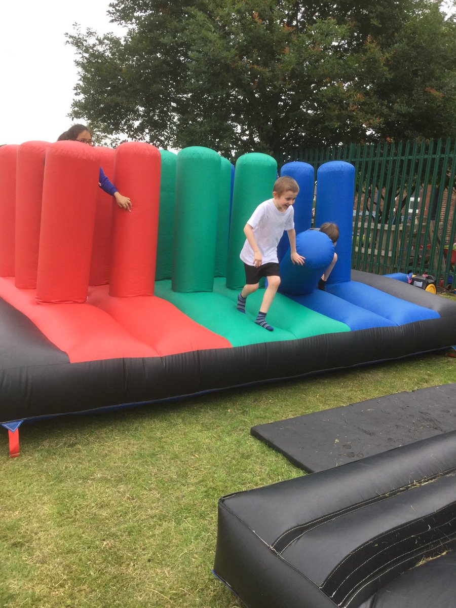 MrsRichMB's tweet photo. Y4 have had amazing fun on this giant inflatable today! 😃🤩🌈 🎉 @MertonBankP  @MrsBakerMB @MissHayesMB https://t.co/wSloN83xTN