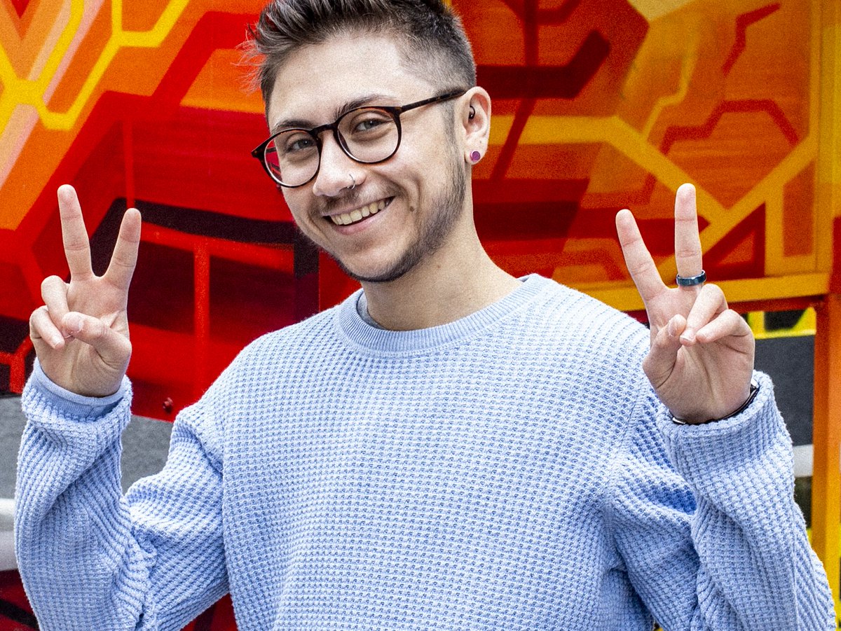 SplendidComms's tweet photo. To celebrate #PrideMonth and to mark the run-up to #LondonPride, our Splendid social intern @queermurphys shares his experience on being LGBT in the workplace over on our blog. https://t.co/1hd5cHlofb https://t.co/TTlSoMAzbx