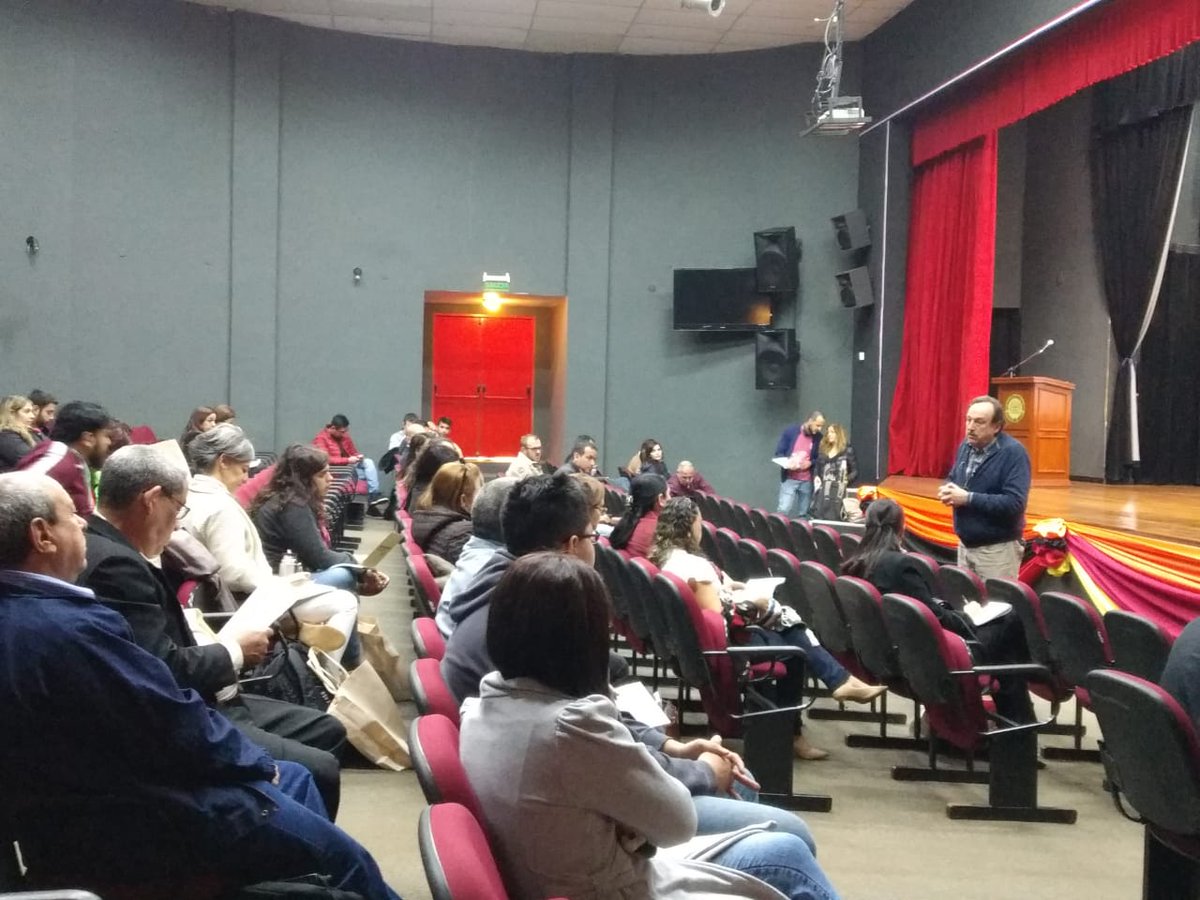 unionleu's tweet photo. Humberto Tommasino: "Pensar la extension critica pretende reflexionar sobre la formacion cotidiana de los y las estudiantes desde la formación permanente y disciplinar para la construcción integral del conocimiento"
#XVCLEU @udeleste https://t.co/ndhWIX9GER