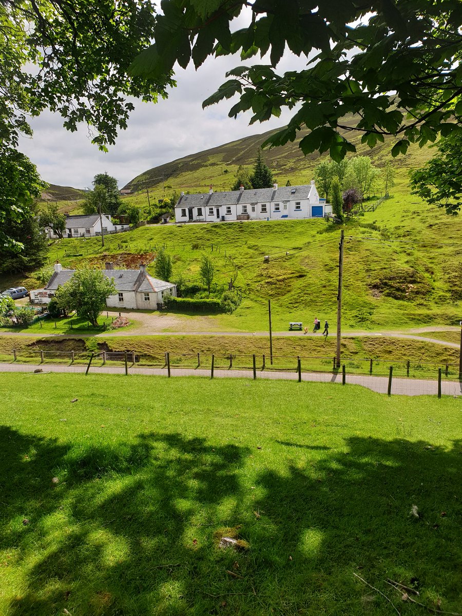 WildFireFestUK's tweet image. The sun is shining at @wanlockheadinn and we are about to put up a marquee. 🤗 #wildfire19