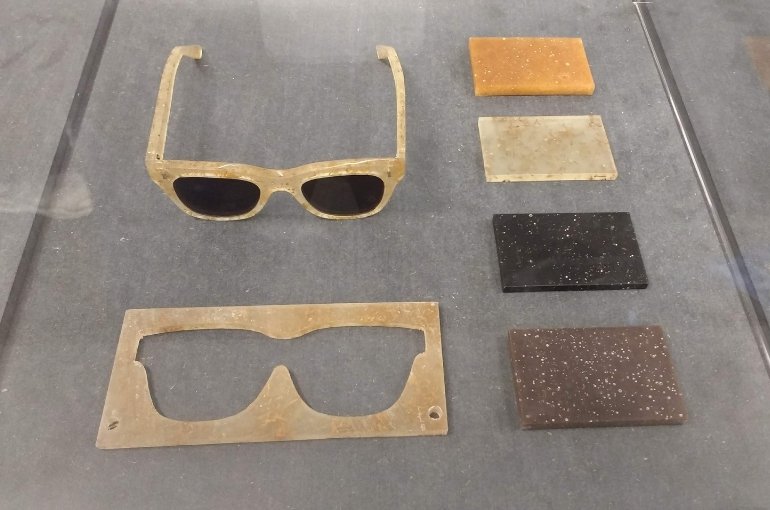 mnlimas's tweet photo. London-based designers Rowan Minkley and Robert Nicoll use waste potato peelings to create an #ecofriendly alternative to single-use materials like MDF and chipboard, called @Chips_Board https://t.co/r4WnC1K732 #biodesign #SynbiTECH2019 @OpenCellLondon #sustainable https://t.co/zab3MMur9V