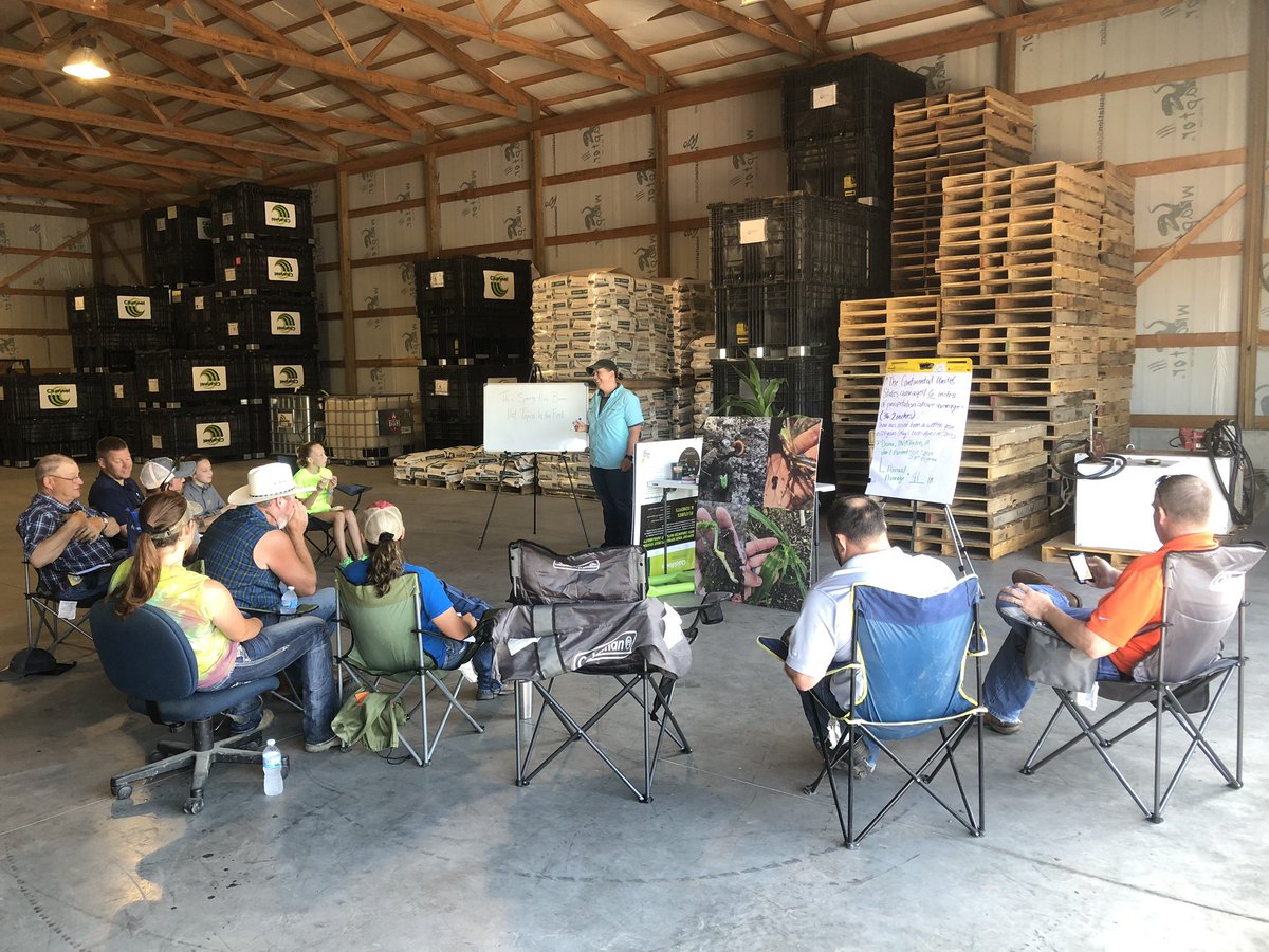 AndyNewell2's tweet image. We’re finally getting some Field Check-Up Series training done with our awesome Seedsmen in W.C. Indiana this late spring/early summer.  Lots to be looking for in our customer’s fields this year to help protect the crop, and ultimately yield. #grow19 #smsaw