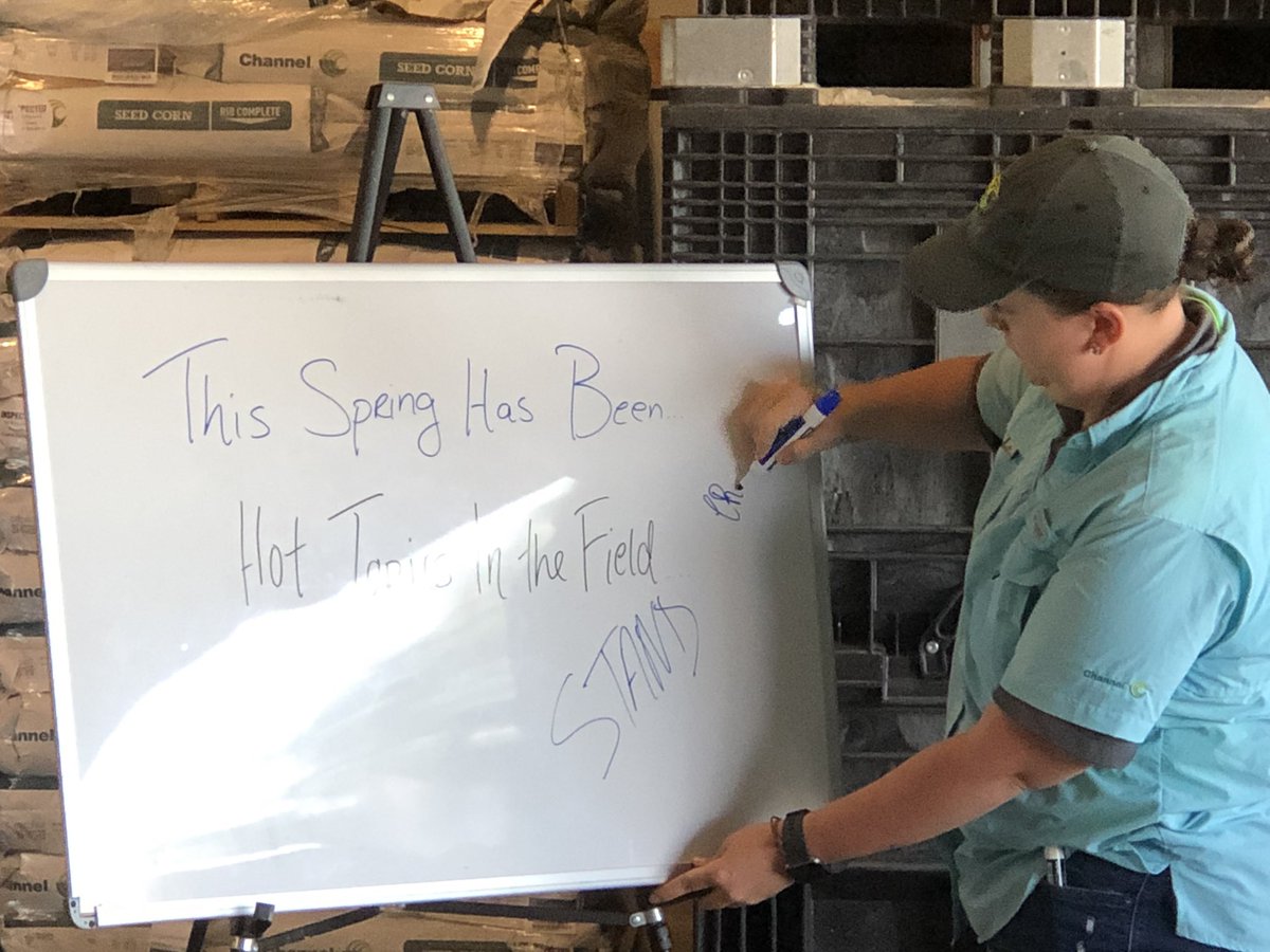 AndyNewell2's tweet image. We’re finally getting some Field Check-Up Series training done with our awesome Seedsmen in W.C. Indiana this late spring/early summer.  Lots to be looking for in our customer’s fields this year to help protect the crop, and ultimately yield. #grow19 #smsaw