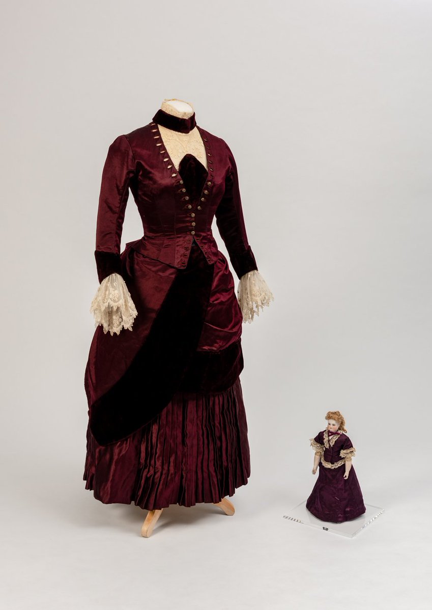 Fashion_Museum's tweet photo. Our new Little and Large display gives visitors a glimpse of our enchanting collection of antique dolls displayed alongside beautiful life size fashions from the same historical period #CollectionStories https://t.co/eWPiILYhs8