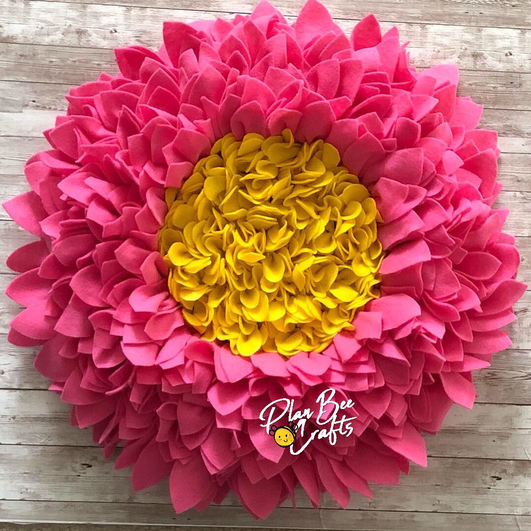 Back on #Etsy. Pink & Yellow Flower #Wreath. Handmade Felt Flower measures approx 22' wide.  Perfect for summer & works indoors or out (covered).  Snap one up today b4 they're gone.
Shop link in bio. 🐝
#feltflower #feltflowers #wreathsforalloccasions #ragwreath #planbeebybarbara