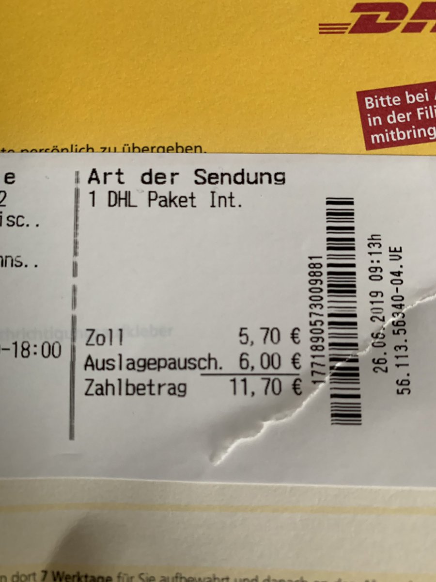 cLynE87's tweet photo. @DHLPaket kann man diesen fragwürdigen Service, der teurer als der eigentliche Zoll ist, auch abbestellen? Bei 6€ fahre ich lieber selbst zum Zoll. So wie früher auch. https://t.co/8EOR0xXbPM