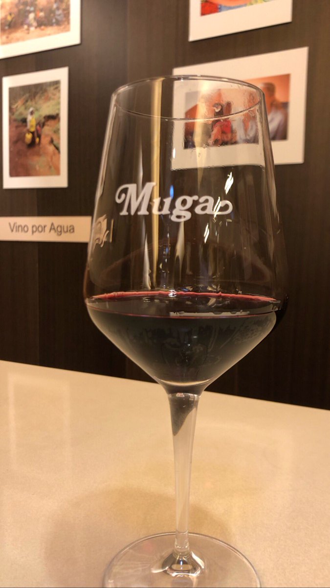 legio_gemina's tweet photo. Encantados con la visita a @bodegasmuga y el trato de su personal. La bodega cuida hasta el mas minimo detalle y la visita se convirtió en una experiencia única. Visita obligada para amantes del vino!! https://t.co/z4MQdsJsMU
