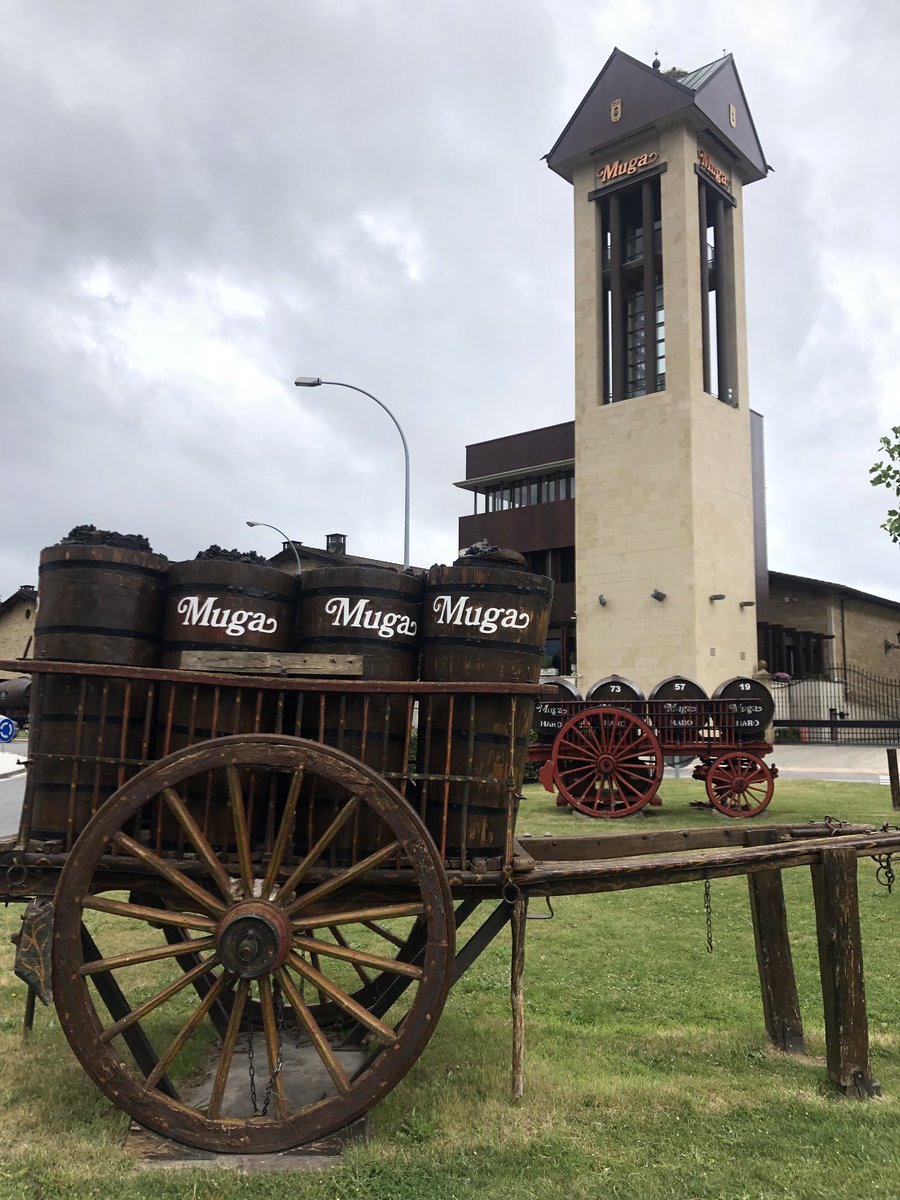 legio_gemina's tweet photo. Encantados con la visita a @bodegasmuga y el trato de su personal. La bodega cuida hasta el mas minimo detalle y la visita se convirtió en una experiencia única. Visita obligada para amantes del vino!! https://t.co/z4MQdsJsMU