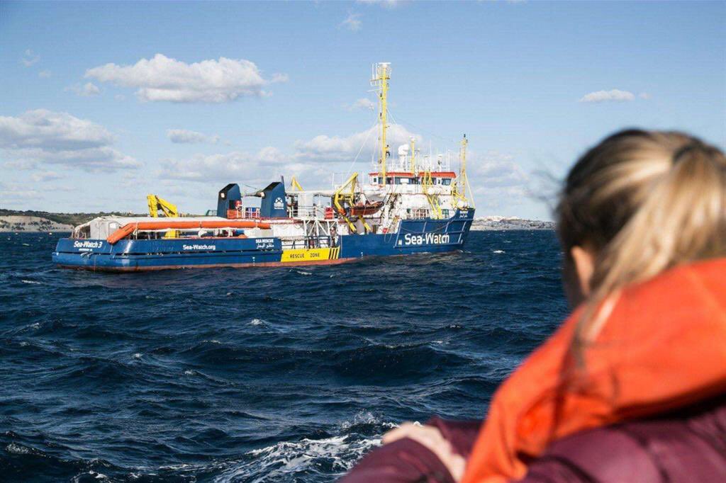 graziano_delrio's tweet photo. In partenza per Lampedusa per monitorare la situazione della @SeaWatchItaly e continuare la nostra azione contro il comportamento disumano del ministro Salvini e dell’intero governo che sta tenendo in ostaggio da settimane 42 naufraghi. https://t.co/y32bllDu1H