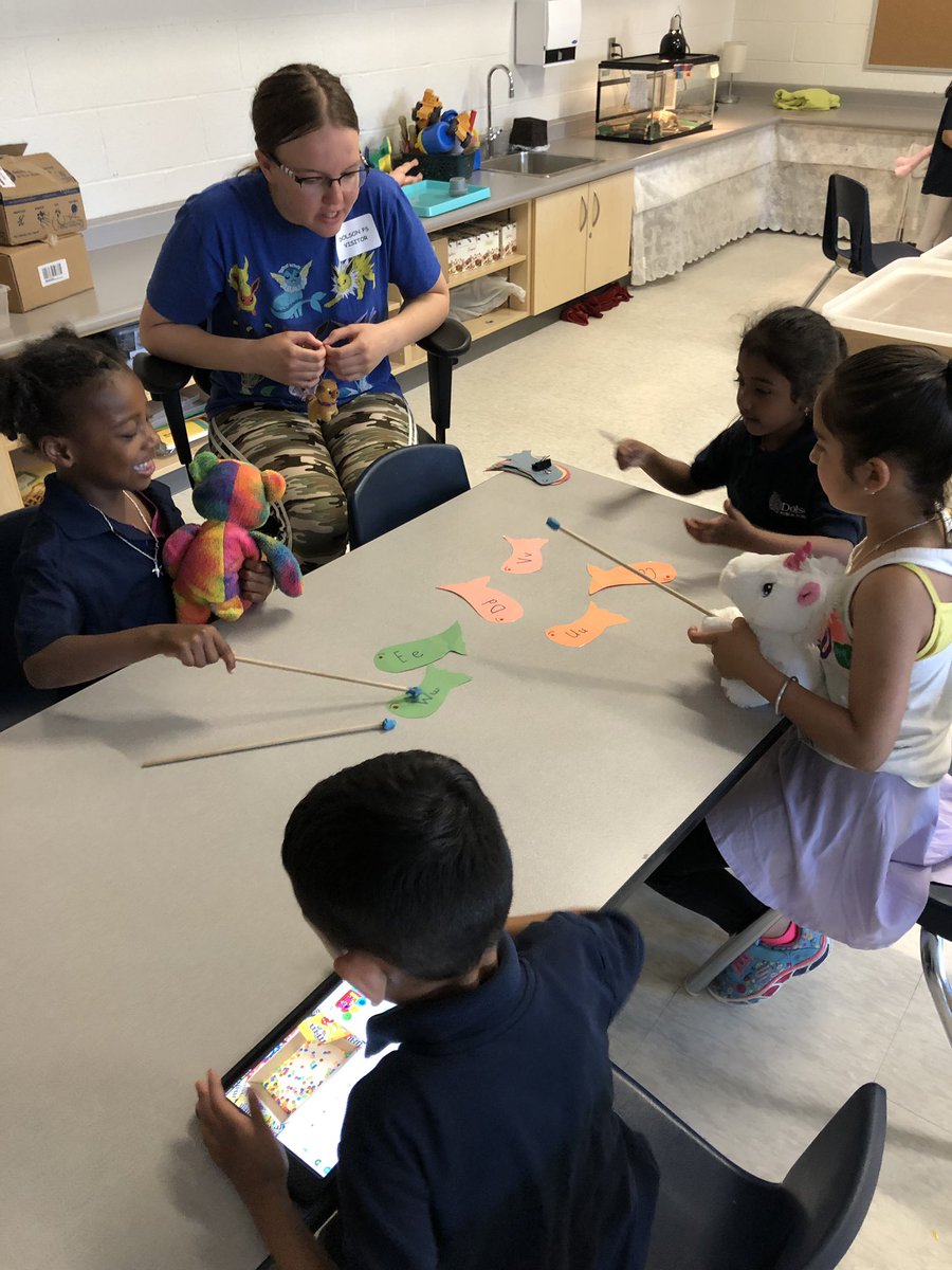 HearderAmos's tweet photo. Great day to volunteer! #40hours @HeartLake_SS @DolsonPS https://t.co/gkXTuenjjX