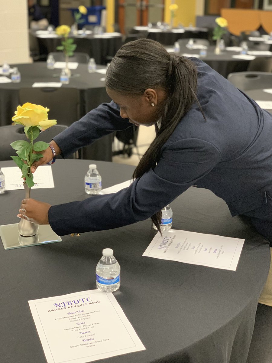 NAFCareerAcads's tweet photo. Often corporate and other business leaders would like to #getinvolved, but figuring out the mechanics of hiring #highschoolinterns can be a deterrent. We've got you covered, don't let it stop you from influencing the #futureworkforce. Learn more at https://t.co/YzzcgwTovm https://t.co/lzffBHZFG1