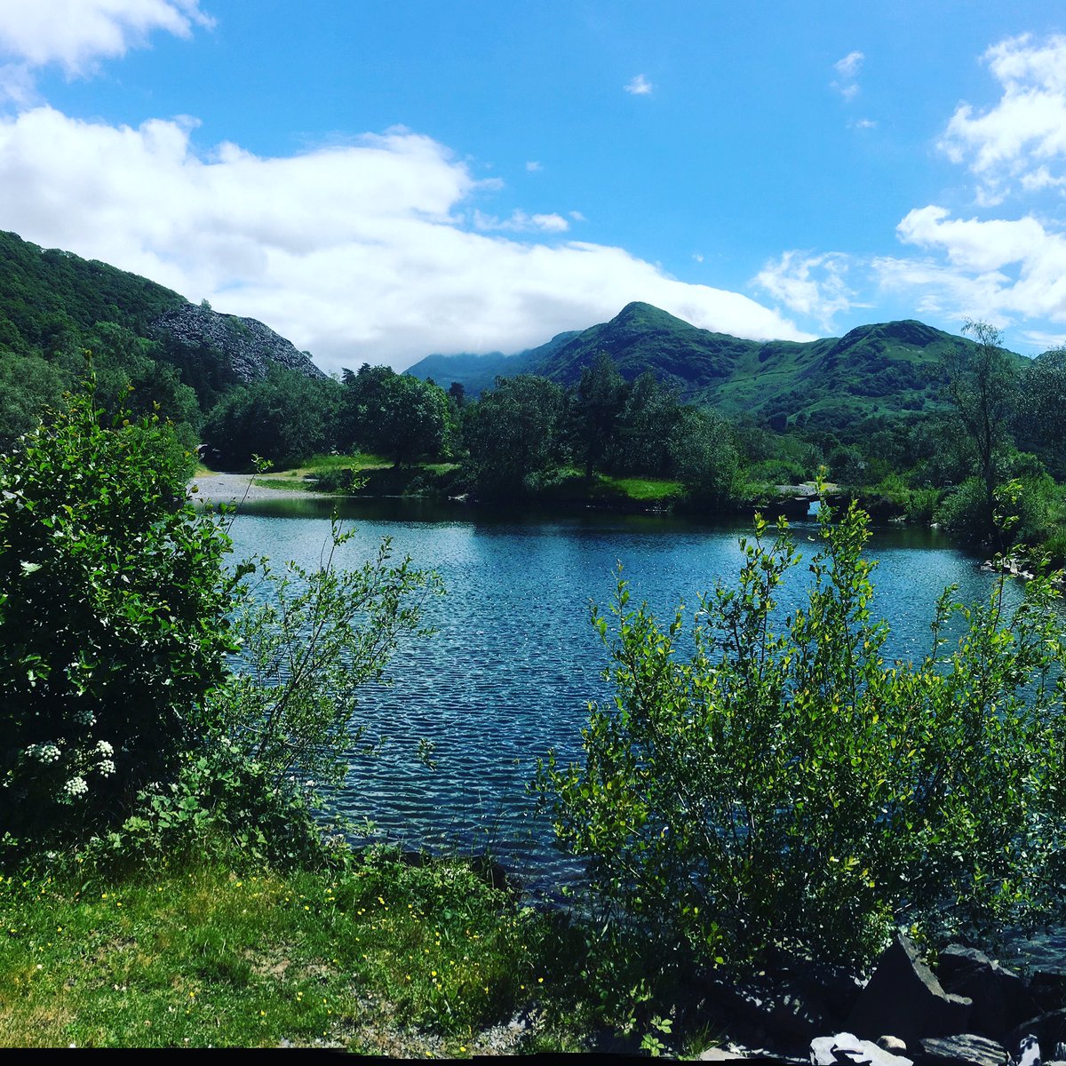 AmgueddfaLechi's tweet photo. Diwrnod hyfryd yn #Parcpadarn heddiw! #haul #golygfeydd #llanberis A beautiful day in #padarn country park today #sunnydays #scenery #lakesandmountains @visit_snowdonia @visitwales @GoSnowdonia @GoNorthWales https://t.co/DesouIWUCq