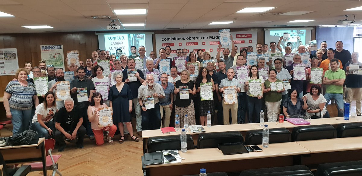 Industria_CCOO's tweet photo. El #ConsejoFederal al completo se suma al día de acción que hoy convoca la @ituc en los centros de trabajo. Nos movilizamos:
❌ Contra el cambio climático
✔ Por una transición industrial justa #CPOW
#ClimateProofOurWork https://t.co/yShFK8foOR
